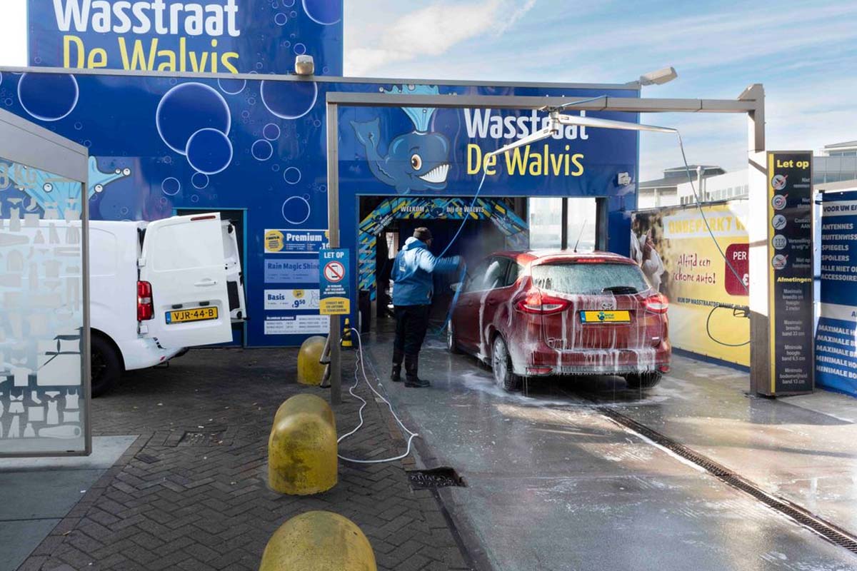 Wasbeurt bij Wasstraat de Walvis