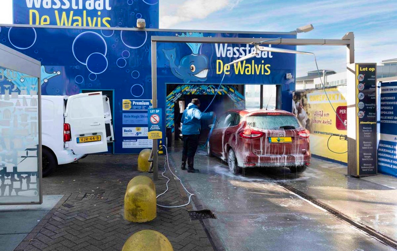 Wasbeurt bij Wasstraat de Walvis