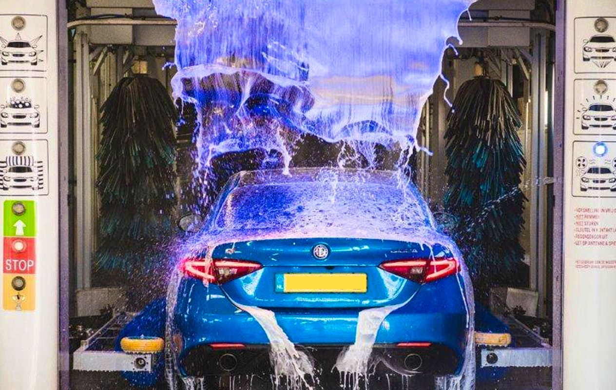 Wasbeurt bij Carwash Capelle