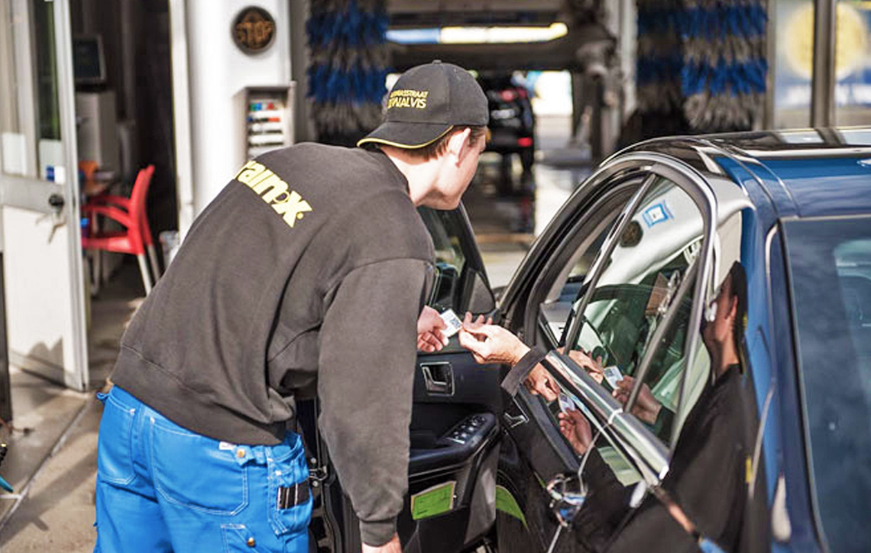 Wasbeurt bij Wasstraat de Walvis