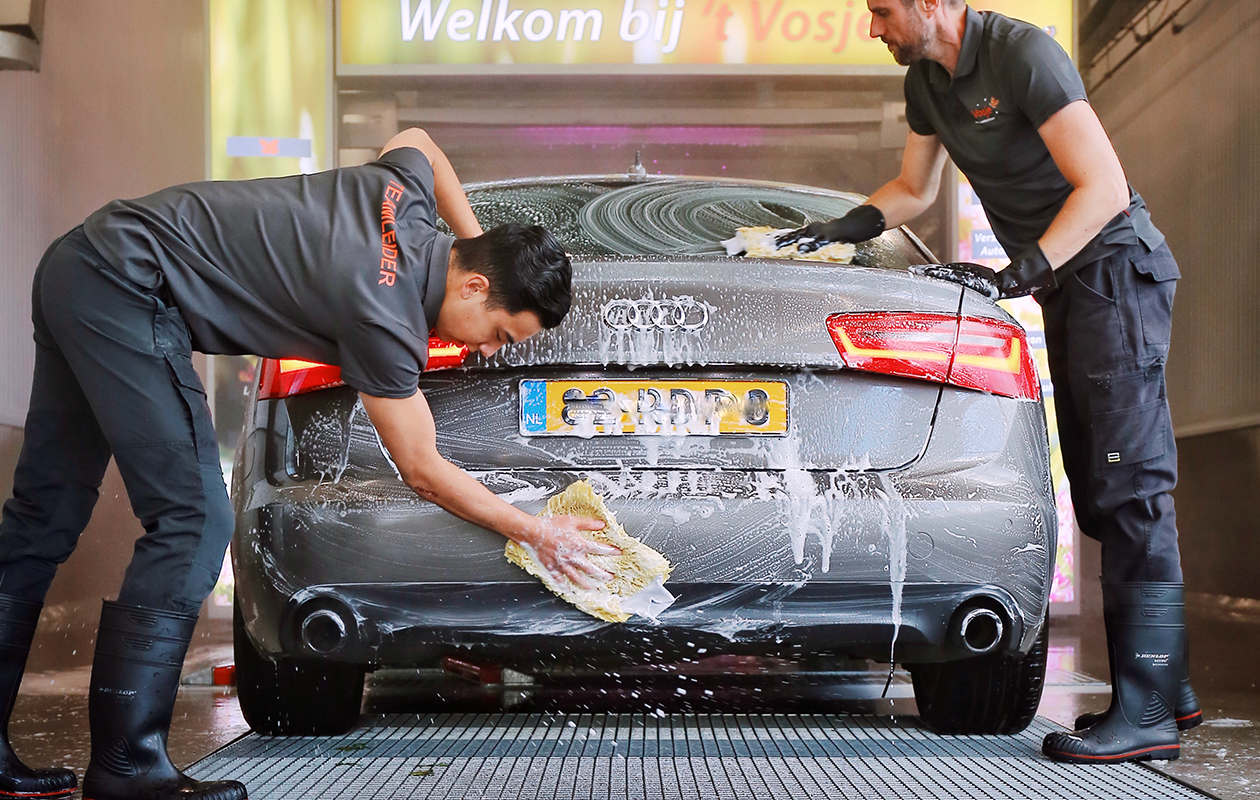 Wasbeurt bij Carwash 't Vosje in Oosterhout