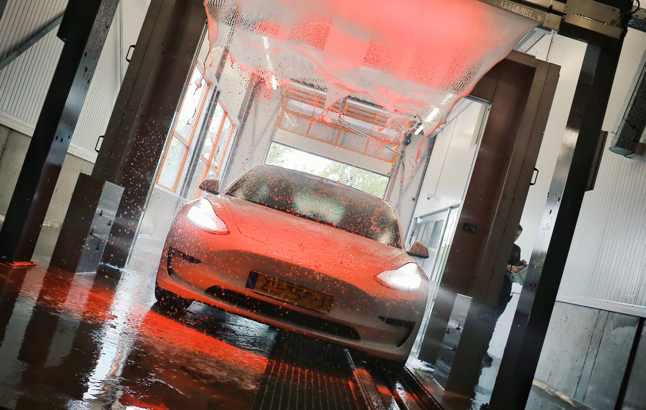 Wasbeurt bij Carwash 't Vosje in Oosterhout