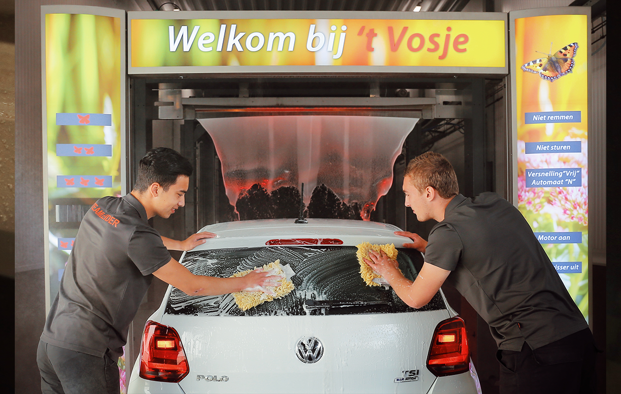 Wasbeurt bij Carwash 't Vosje in Oosterhout