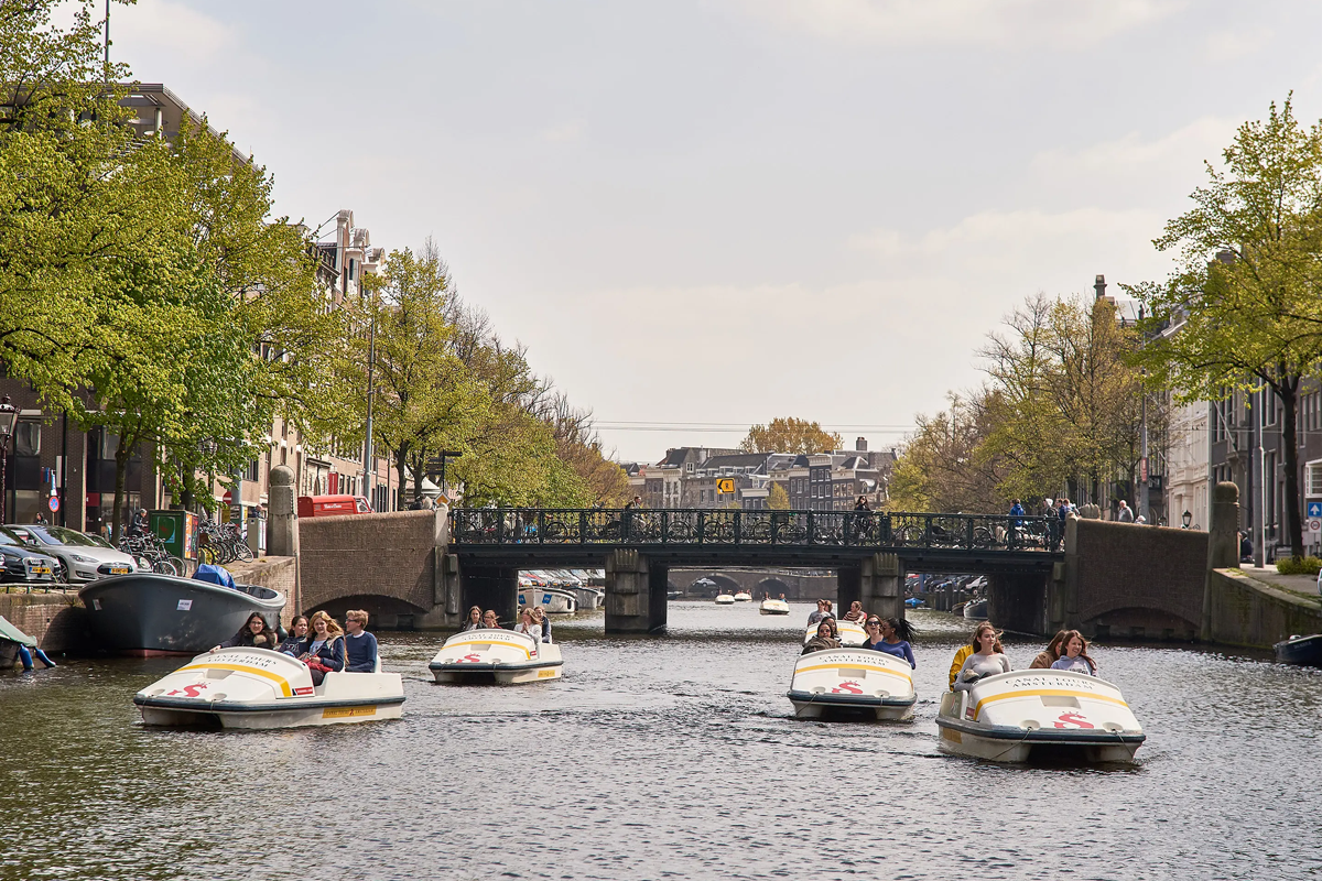 Waterfietsen door de Amsterdamse grachten (60 min)