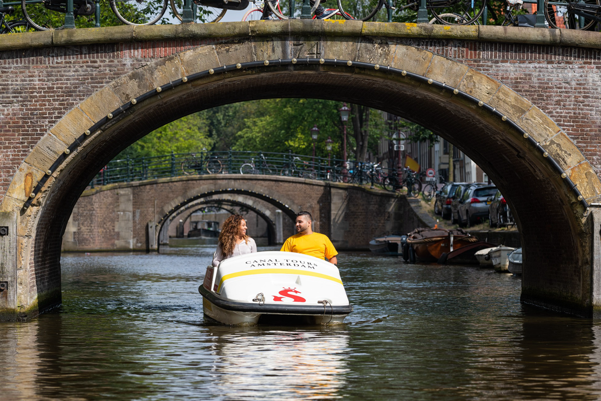 Waterfietsen door de Amsterdamse grachten (60 min)