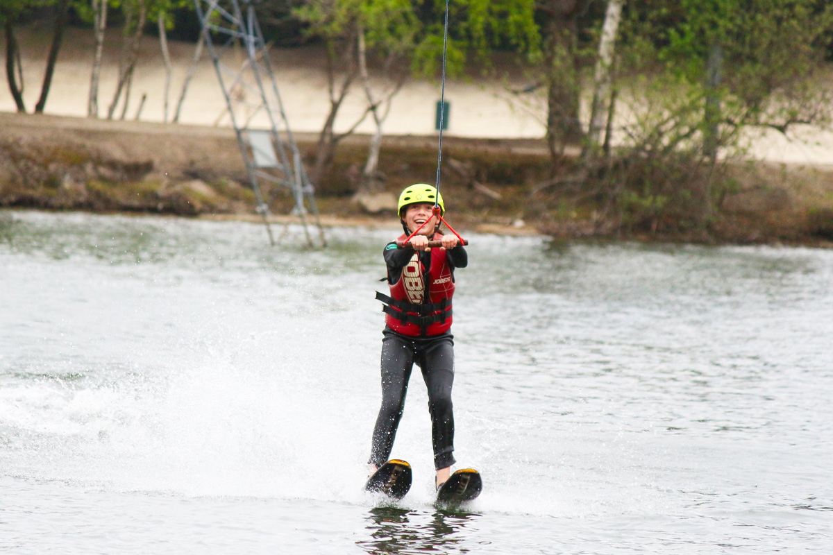 1,5 uur waterskiën bij Waterskicentrum de Kempervennen