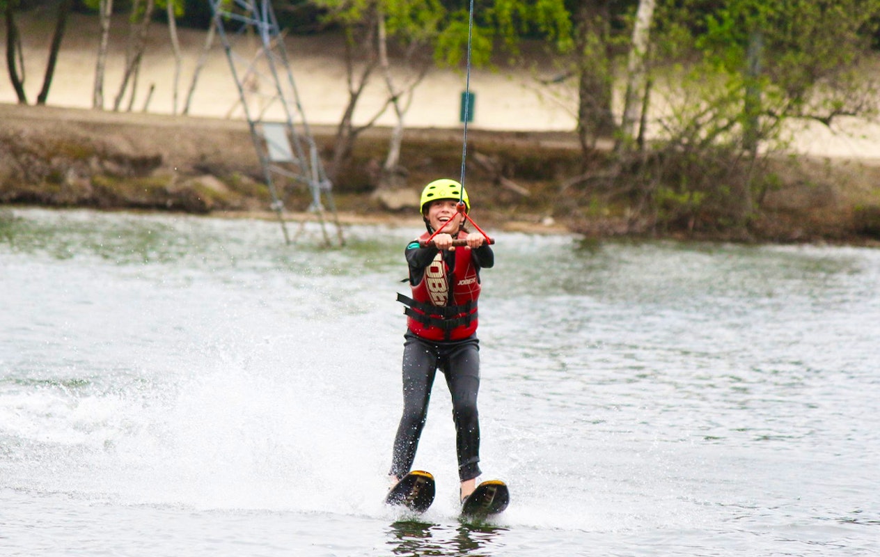 1,5 uur waterskiën bij Waterskicentrum de Kempervennen