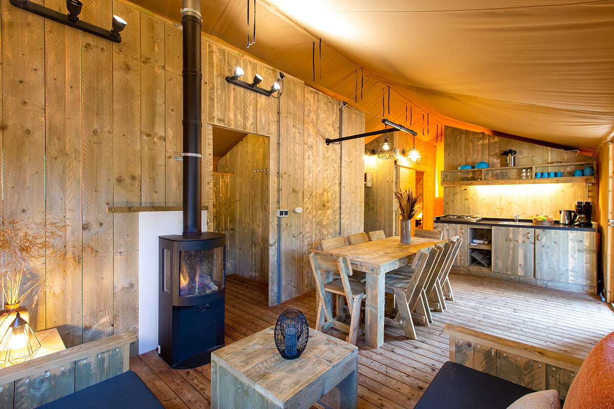 Verblijf in een 6- of 8-persoons Luxe Lodgetent op Duinrell