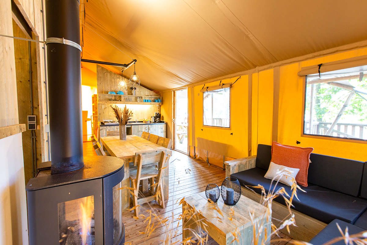 Verblijf in een 6- of 8-persoons Luxe Lodgetent op Duinrell