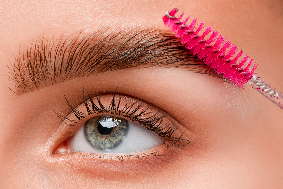 Wenkbrauwbehandeling bij PUUR by Mariane