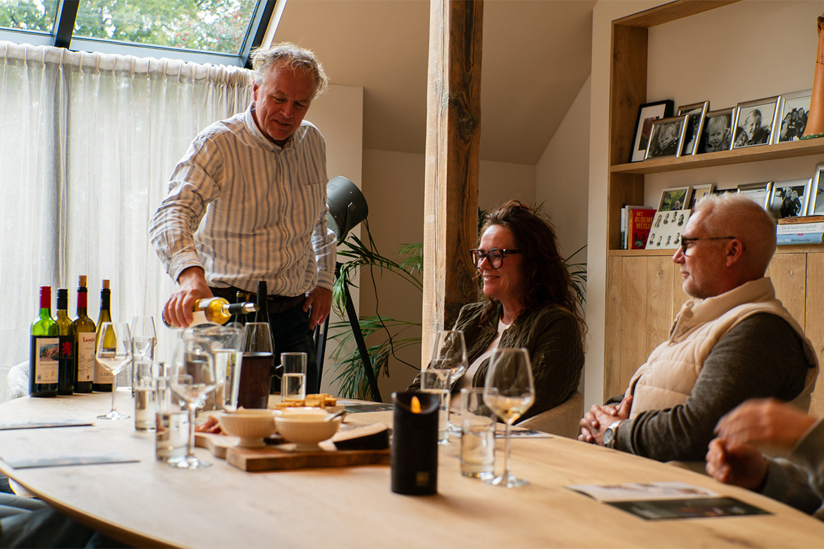 Wijnproeverij aan huis verzorgd door De Kasteelhoeve (4, 6 of 8 personen)