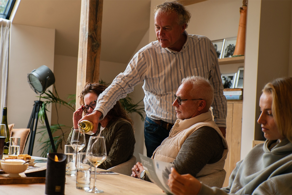 Wijnproeverij aan huis verzorgd door De Kasteelhoeve (4, 6 of 8 personen)