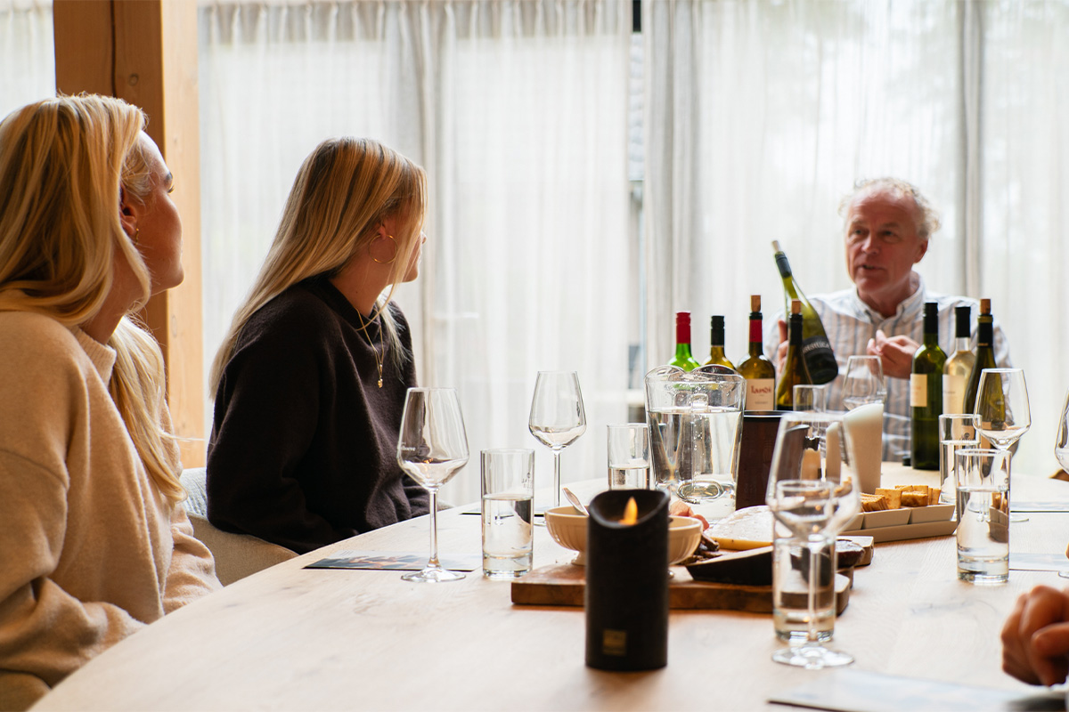 Wijnproeverij aan huis verzorgd door De Kasteelhoeve (4, 6 of 8 personen)
