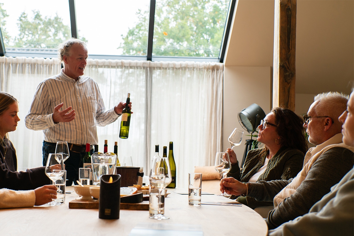 Wijnproeverij aan huis verzorgd door De Kasteelhoeve (4, 6 of 8 personen)
