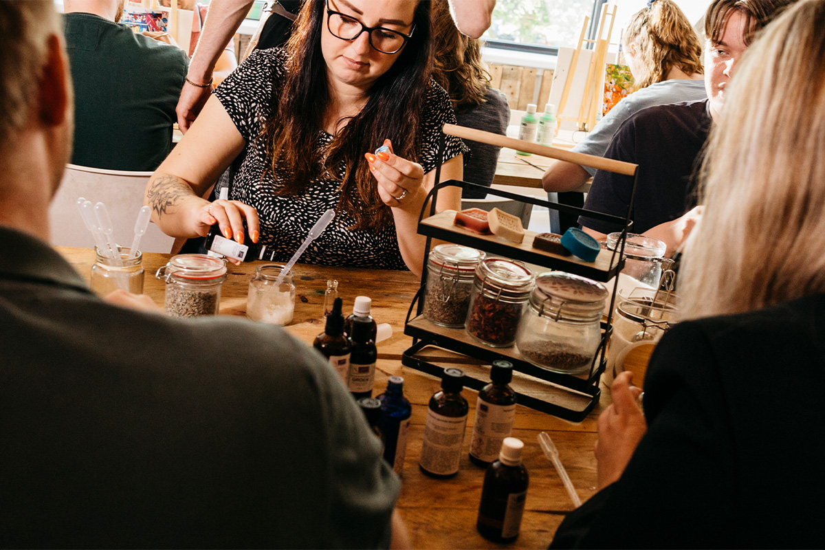 Workshop parfum, zeep & bodyscrub maken bij Fundustry