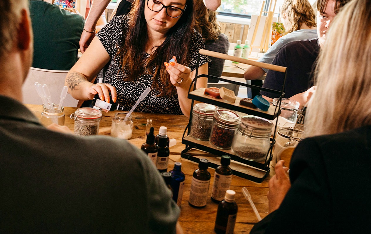 Workshop parfum, zeep & bodyscrub maken bij Fundustry