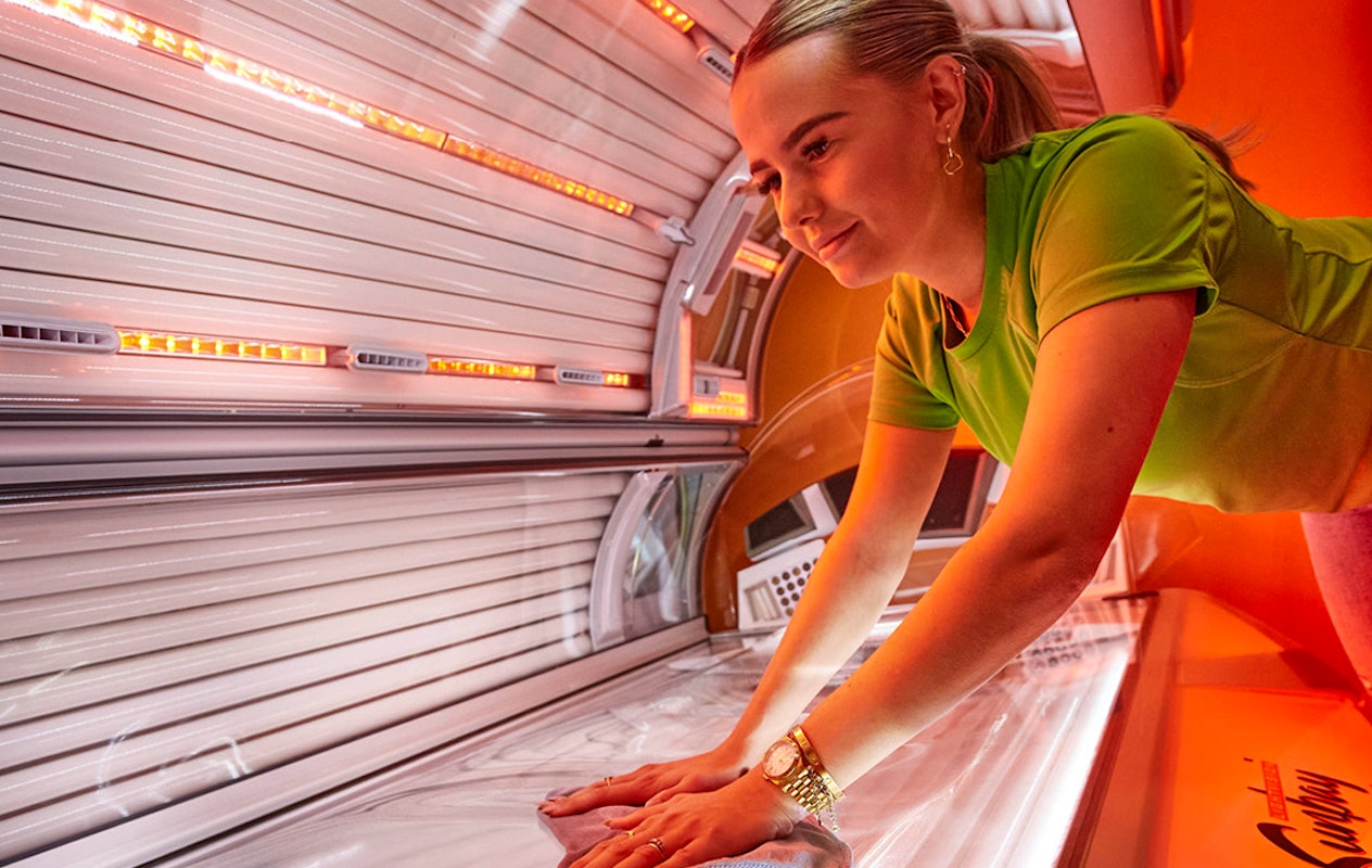 Zonnebanksessie bij Adrianas Beauty World