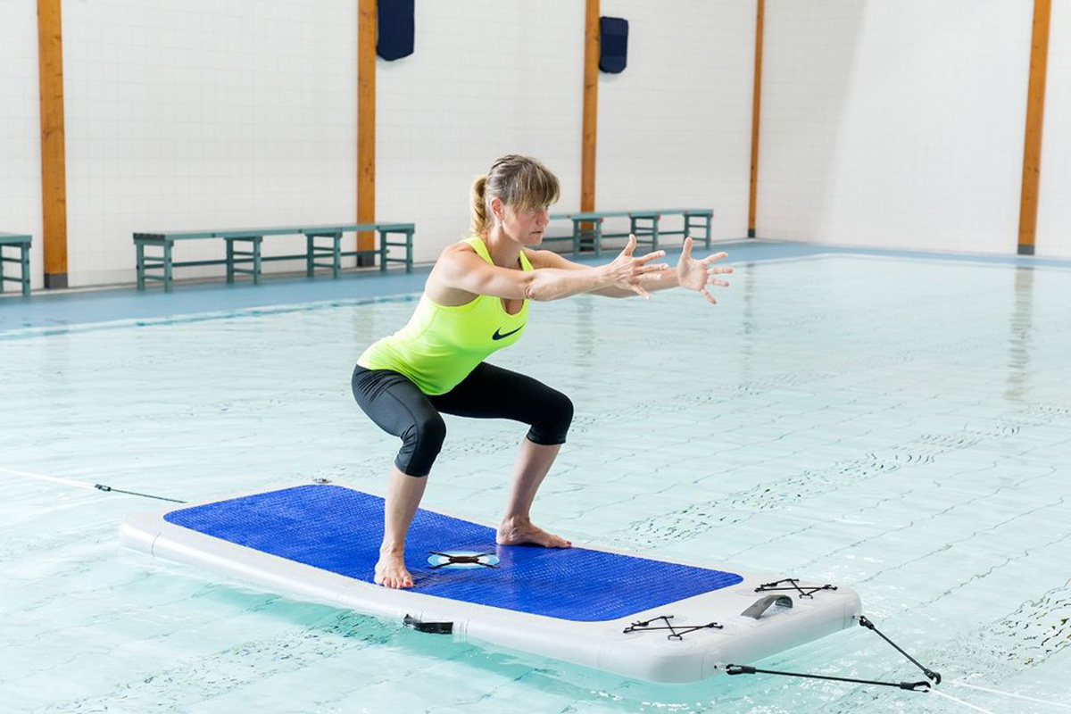 Aquaboarden bij Zwembad de Zijl