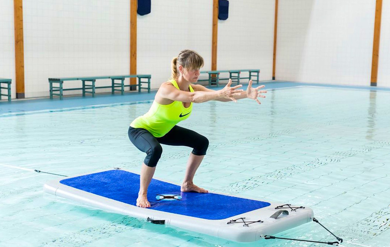 Aquaboarden bij Zwembad de Zijl